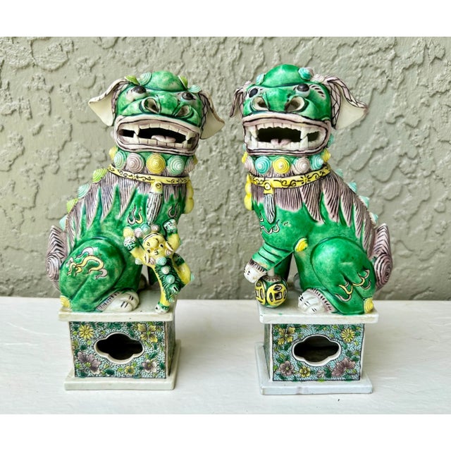 Vintage Chinese Famille Verte Sancai Glazed Porcelain Foo Dogs/Guardian Lions- A Pair For Sale In Orlando - Image 6 of 10