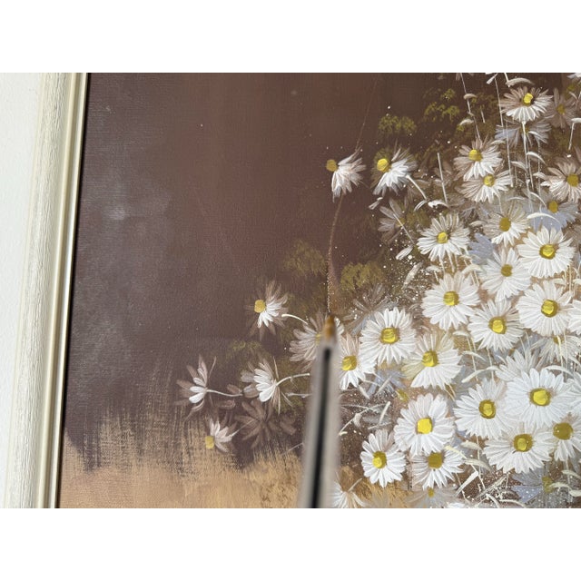 1970's Vintage Thomas Still Life Oil Painting of Daisies, Framed For Sale - Image 10 of 11