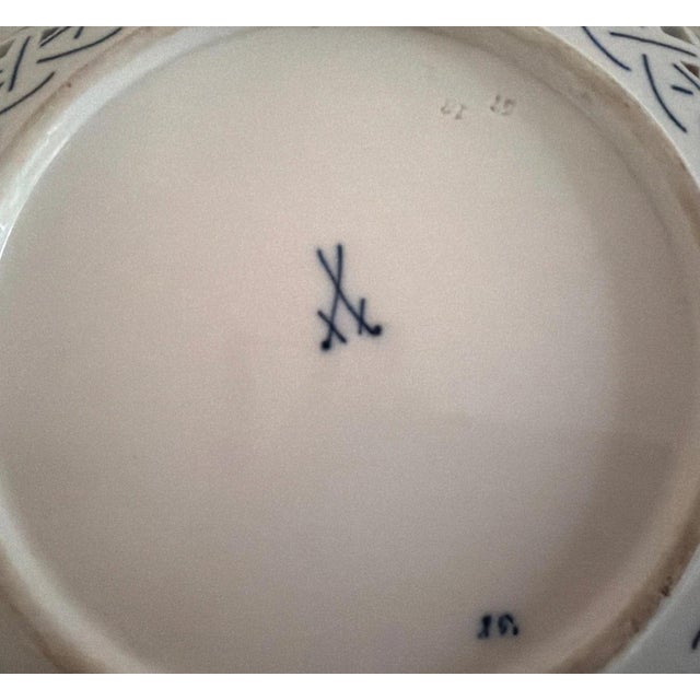Two Antique Meissen Blue Onion reticulated serving dishes with crossed swords hallmark For Sale - Image 12 of 17