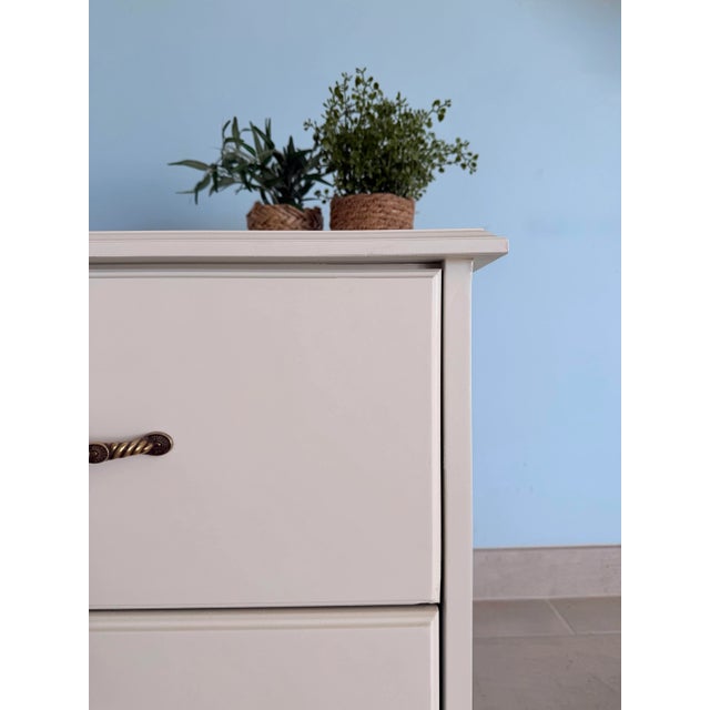 Mid 20th Century MCM American of Martinsville Nightstands – Fully Refinished Vintage Pair For Sale In Detroit - Image 6 of 9