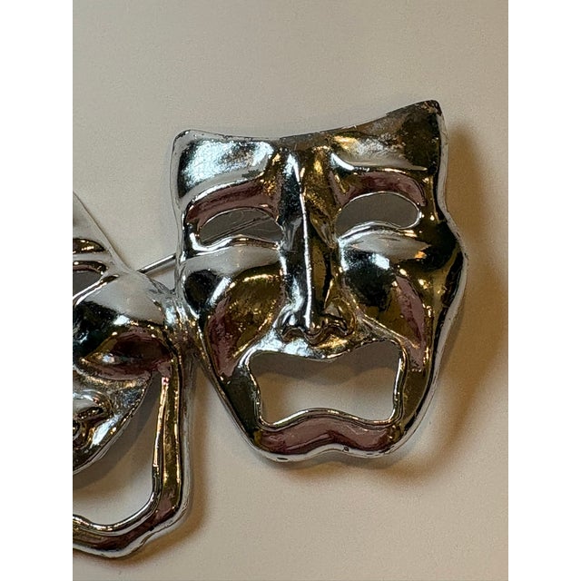 Silver Vintage 80’s Silver Tone Comedy Tragedy Theater Mask Brooch Jewelry For Sale - Image 8 of 12