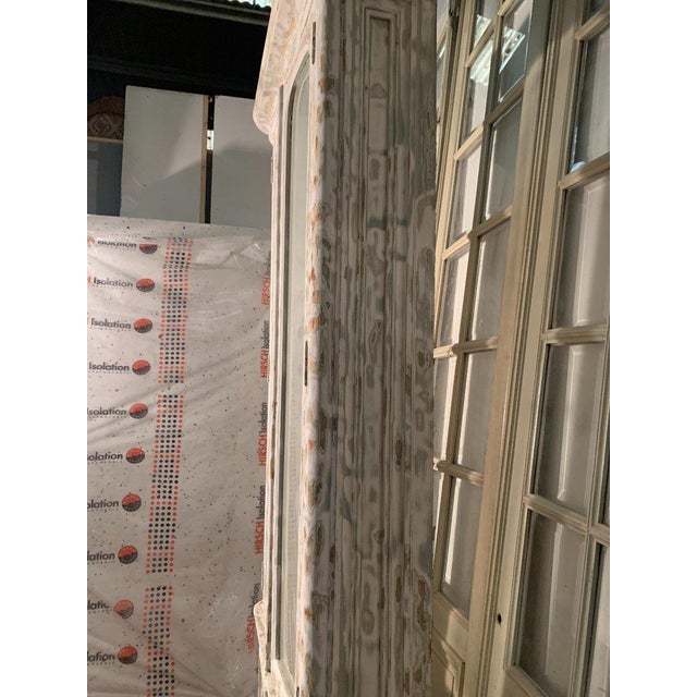 Gray 20th Century Style Lacquered Wood Display Cabinet For Sale - Image 8 of 9