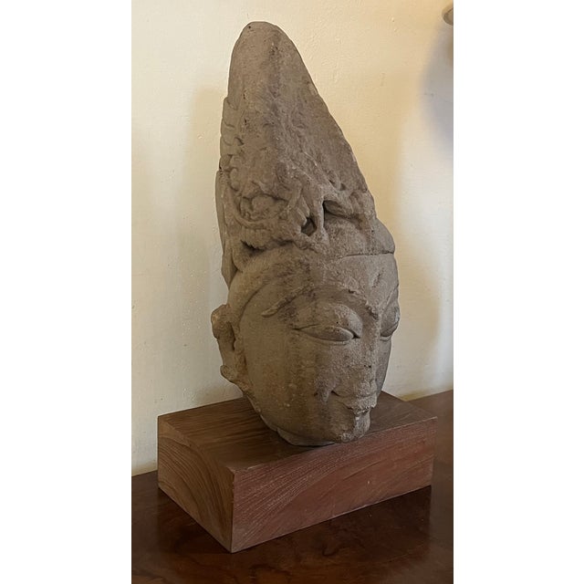 Beige Antique 10th / 11th Century Buff Sandstone Carving - Head or Bust of a Deity - Buddha or a Bodhisattva For Sale - Image 8 of 15