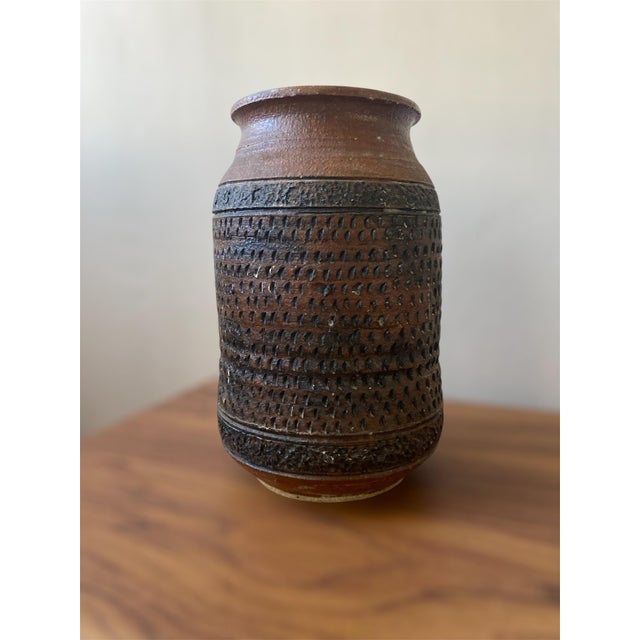Mid-Century Modern John Fleming Pottery Vase Condition: pre-owned, as shown on the pictures. Dimensions: 9’x5.5’x4.5’