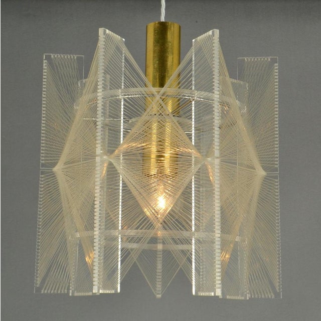 Small Mid-Century Modern Pendant Lamp in Clear Acrylic Glass, Wire and Brass, 1970s For Sale - Image 4 of 18