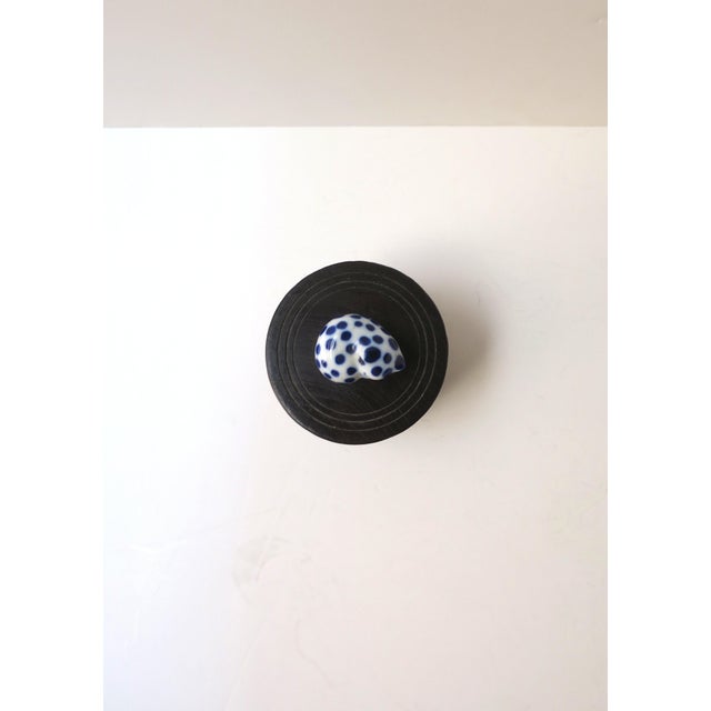 Jewelry Trinket Box With Porcelain Cat Blue and White, Mid-20th Century For Sale - Image 12 of 13