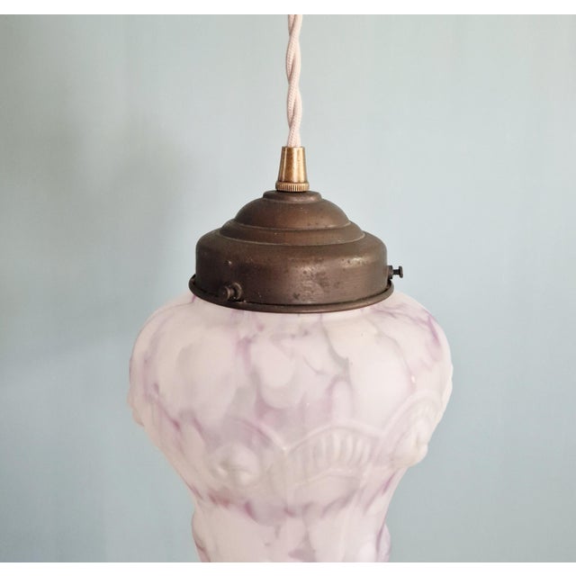 Art Deco Pendant Light in Speckled White and Purple Glass, 1920s For Sale - Image 4 of 12