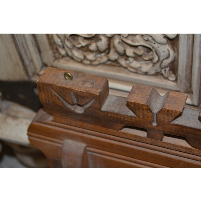 1950s Early 20th Century Victorian Eastlake Oak Wood Shaving / Wall Mirror With Double Towel Bars / Rails For Sale - Image 5 of 12