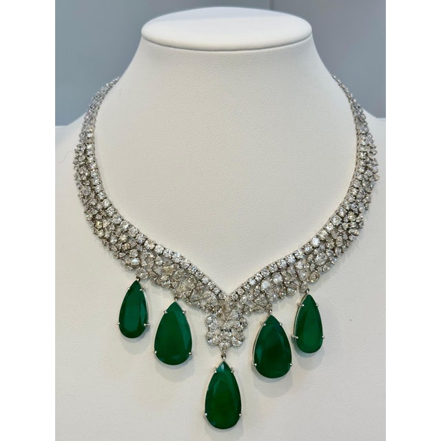 Emerald Gia Certified 145ct No Enhacement Emerald & 45 Ct Diamond Necklace Suite For Sale - Image 8 of 8