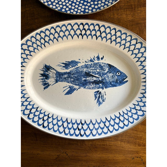 Late 20th Century Golden Rabbit Blue & White Enamelware Serveware Set ()Fish Platter, Splatter Lidded Dish & Polka Dot Serving Plate) - 3-Piece For Sale - Image 12 of 12