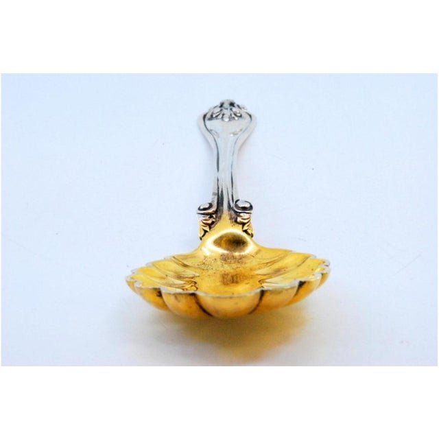 Silver Fruit Spoon with Golden Shell and Handle with Grooves and Reliefs For Sale - Image 4 of 8