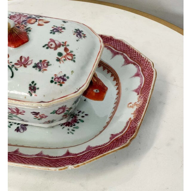 Late 18th Century Pair of 18th Century Chinese Export Famille Rose Sauce Tureens For Sale - Image 5 of 6