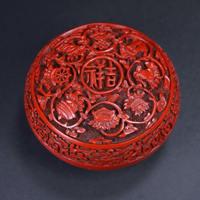 Chinese Red Cinnabar Lacquer Carved Lidded Box For Sale In Los Angeles - Image 6 of 10