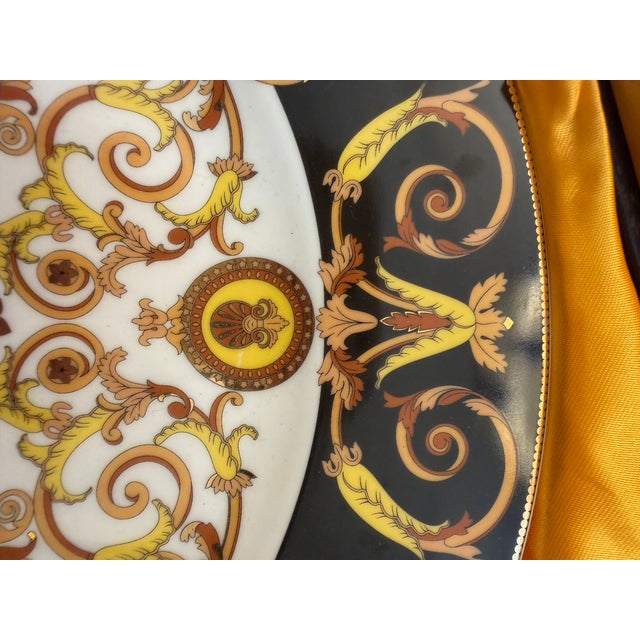 Early 21st Century Rosenthal for Versace Porcelain Serving Plate With Matching Porcelain Handgrip Server For Sale - Image 5 of 11