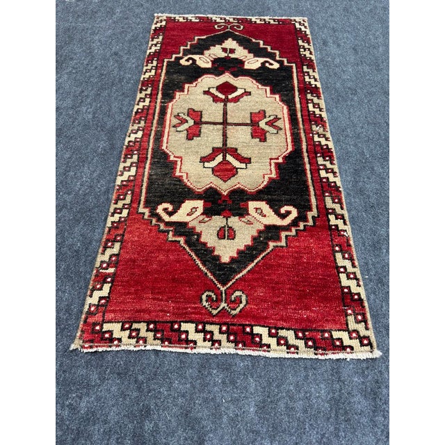 Turkish Yastik Rug 1'7" x 3'4" For Sale - Image 4 of 5
