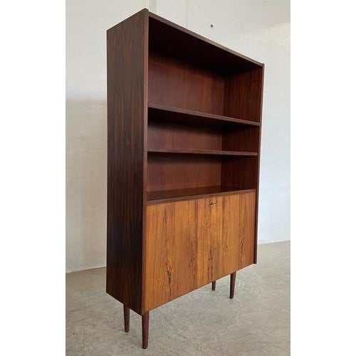 Danish Vintage Retro Rosewood Bookcase – Circa 1965 Beautifully crafted in Denmark during the mid-1960s, this elegant...