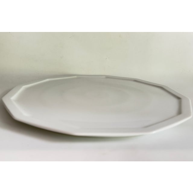 1980s Polygon White Cake Dish by Tapio Wirkkala for Rosenthal Studio Linie, Germany, 1986 For Sale - Image 5 of 6