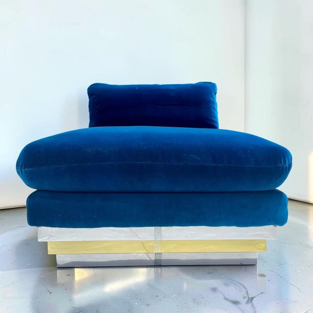 Mid-Century Modern Vintage Velvet Lounge Chaise on Chrome/Brass Base For Sale - Image 3 of 4