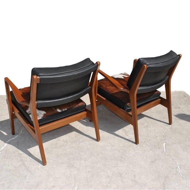 1960s Pair of Vintage Restored Mid Century Jens Risom Style Lounge Chairs in Cowhide For Sale In Houston - Image 6 of 9