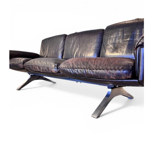 A timeless piece of swiss design, the ds-31 three-seater sofa by de sede combines refined craftsmanship with exceptional...