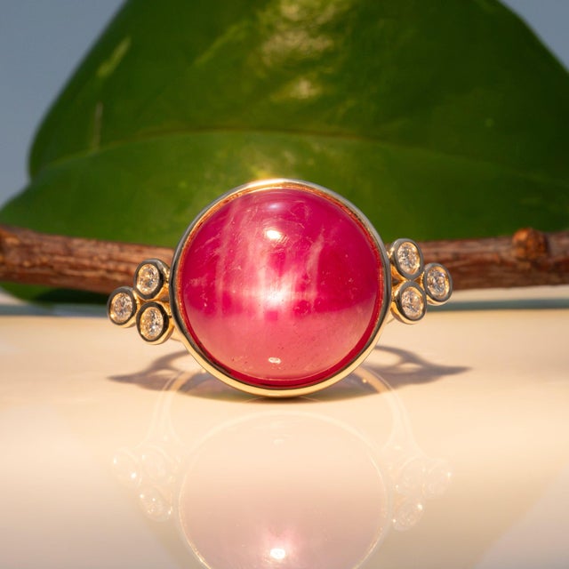 2020s 19.9ct Star Ruby Ring With Natural Diamond Accents: Solid 14k Gold, Round 15mm, Size 6.75 For Sale - Image 5 of 9