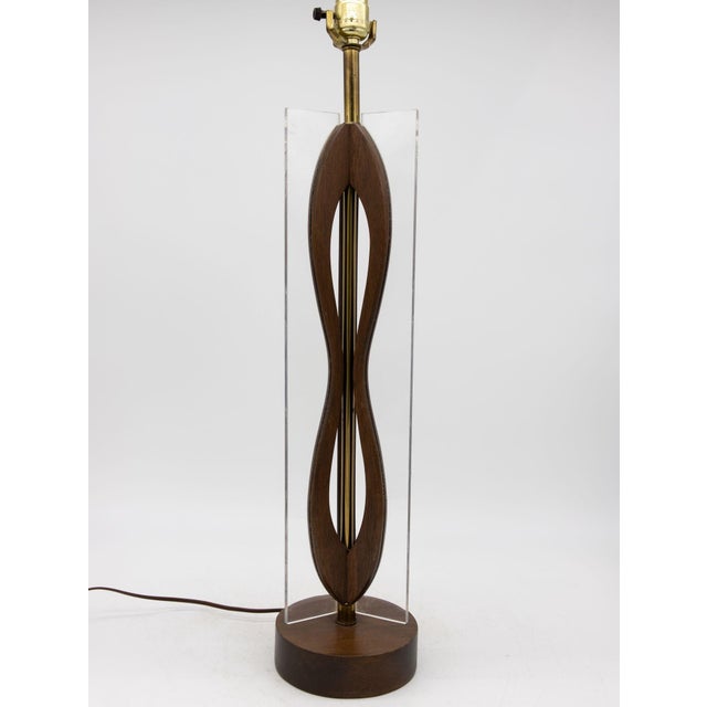 MId Century Modern Wood and Lucite Table Lamp, American Mid 20th C. For Sale - Image 4 of 10