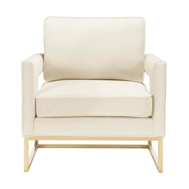 Inspired by our love for luxe, modern design the Avery chair radiates sophistication and grandeur. With a glossy gold...