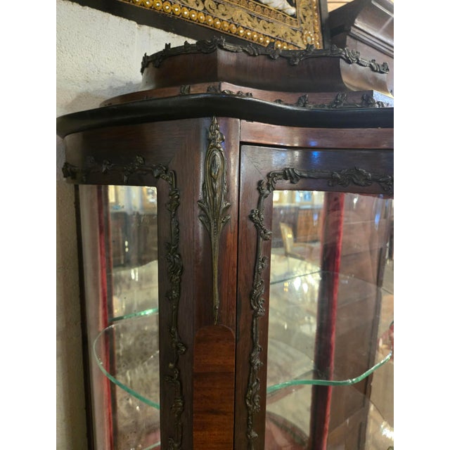 Late 19th Century Antique French Curved Glass Vitrine With Hand-Painted Scenic Panels & Bronze Ormolu For Sale - Image 5 of 11