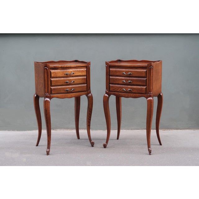 French 1960s Pair of French Louis XV Style Side Tables Nightstands For Sale - Image 3 of 17