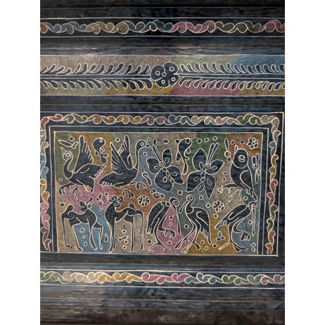 1970s Vintage Mexican Olinalá-Style Black Lacquered Wood Folk Art Tray For Sale - Image 5 of 6