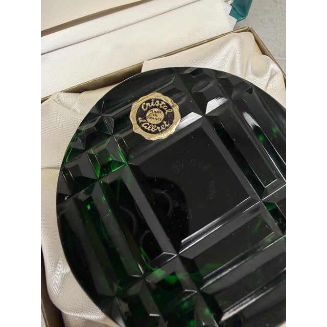 Green Cristal d'Albret France JFK Jackie Kennedy Sulphide Paperweight Faceted Green For Sale - Image 8 of 17