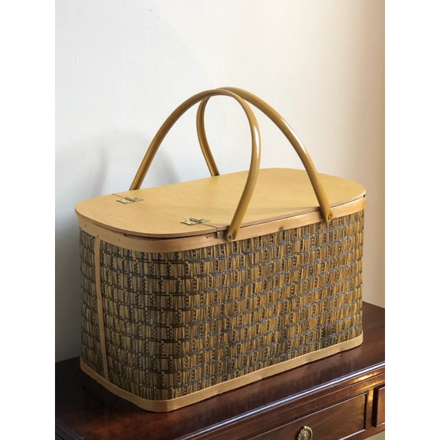 1960s Mid-Century Modern Raffia Picnic Basket For Sale - Image 13 of 13