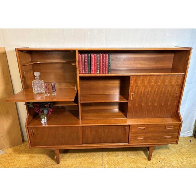1960s Mid-Century Modern Danish Style Teak Highboard attributed to Elliotts of Newbury, 1960s For Sale - Image 5 of 13