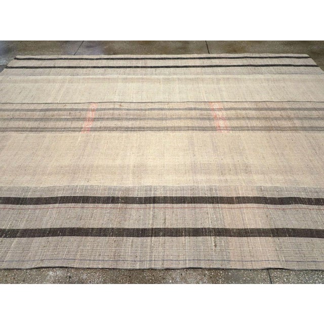 Galerie Shabab Collection Mid-20th Century Turkish Flatweave Kilim Room Size Carpet For Sale - Image 4 of 8