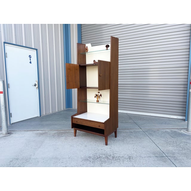 1960s Pair of Mid Century Walnut Bookcase by Kipp Stewart for Glenn of California For Sale - Image 12 of 17