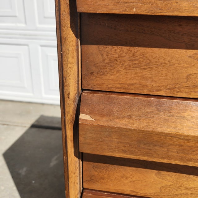 Chestnut Lane "First Edition" 9 Drawer Dresser and Nightstand Circa 1960s, Set of 2 For Sale - Image 8 of 11
