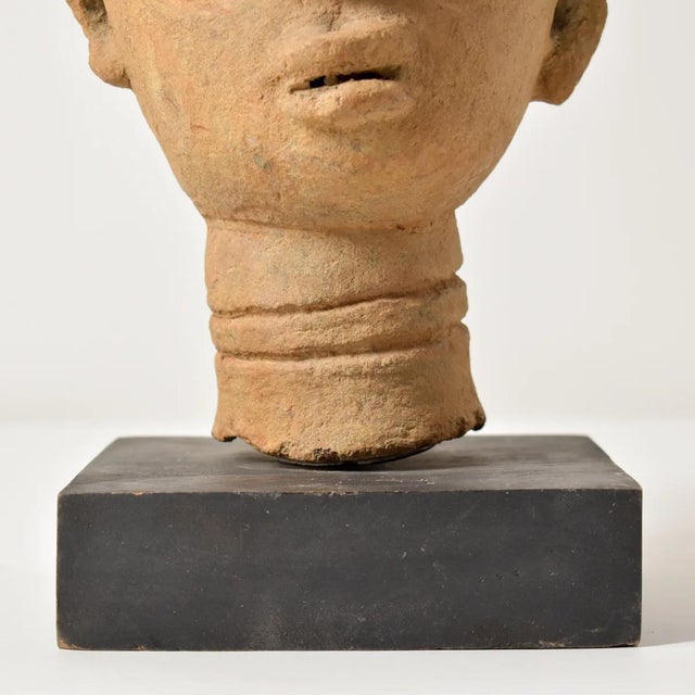 African Early 20th Century Terracotta Clay Funerary Portrait Akan Asante Nsodia on Custom Base Ghana For Sale - Image 3 of 9