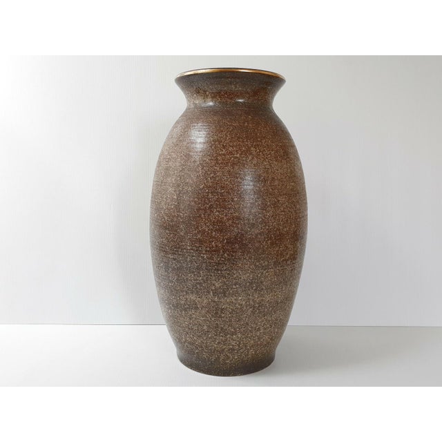 Very good condition except for a chip under the vase. Height 48 cm. Diameter 26 cm. Very beautiful vase.