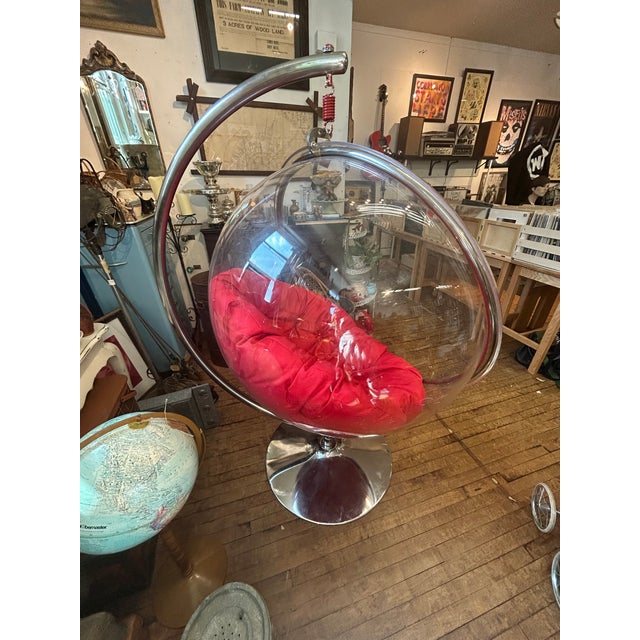 Mid-Century Modern Hanging Acrylic Bubble Chair in the Manner of Eero Aarnio For Sale - Image 3 of 12