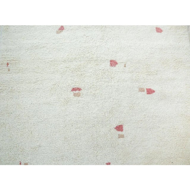 Berber Tribes of Morocco Handmade-To-Order Natural White Moroccan Wool Rug With Beige and Rose Pebble Pattern - 5x8 Ft For Sale - Image 4 of 13