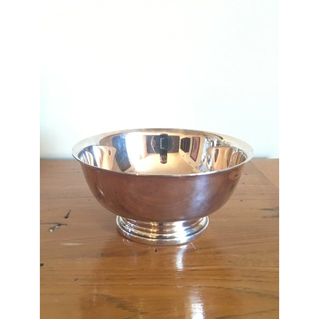 Discover the timeless charm of this Gorham Silver Plated Paul Revere-Inspired Federal Bowl. Crafted in the mid-century...