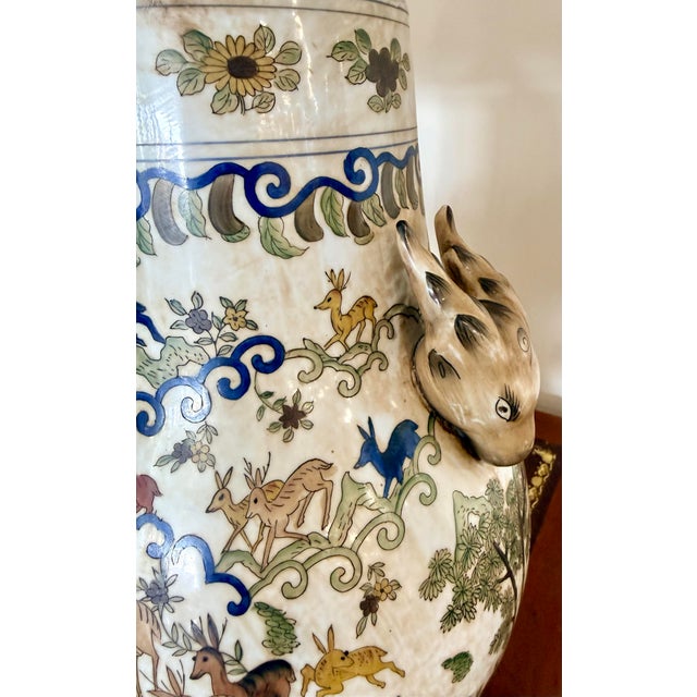Chinoiserie 1970s Chinoiserie Style Hand-Painted Porcelain Table Lamp With Animal Motif For Sale - Image 3 of 7