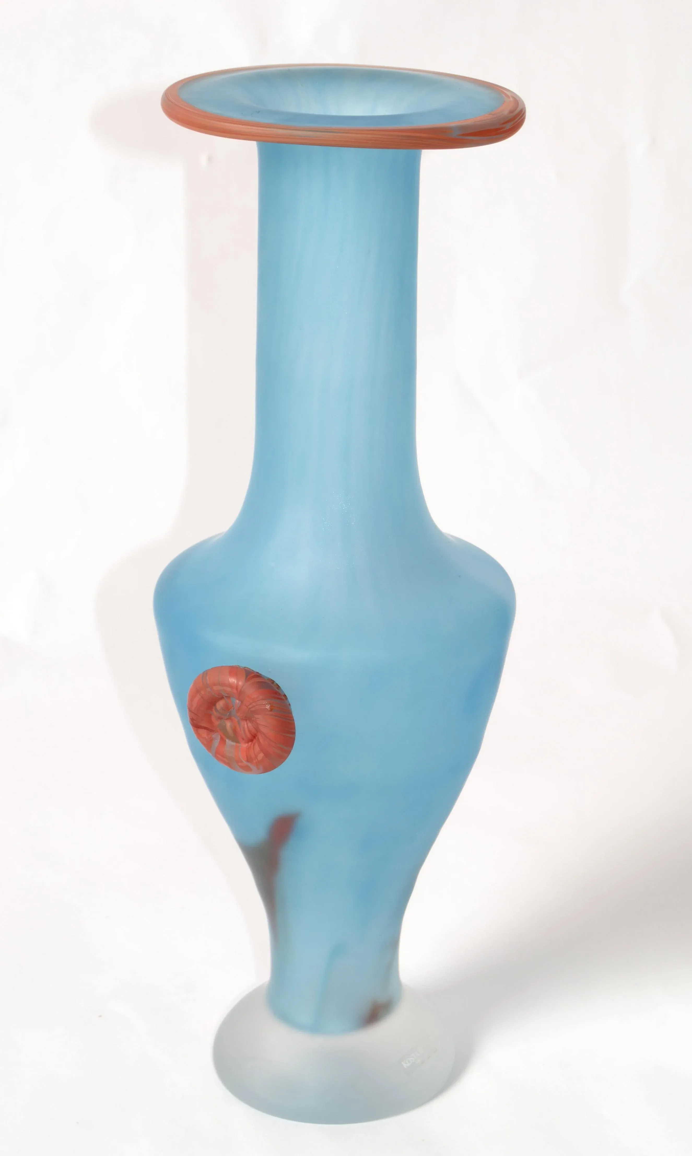 Kosta boda / Monica Backstrom ガラス花瓶 Kosta Boda Frosted Blue Glass Bronze Flower Detail by Monica