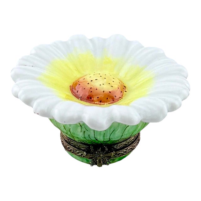 Vintage Limoges France Peint Main Flower Trinket Box With Bee Clasp For Sale