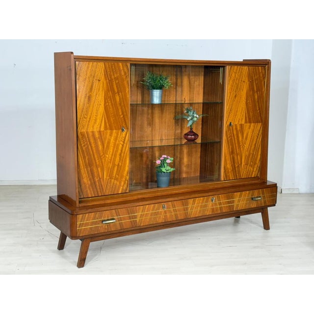 For sale is a beautiful vintage highboard in very good condition. This piece of furniture impresses with its elaborate...