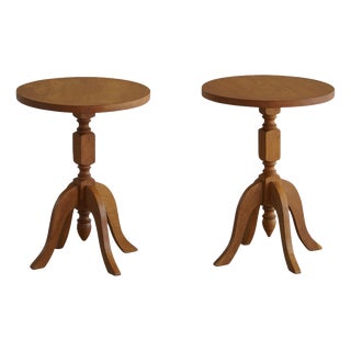 Scandinavian Oak Pedestal Side Tables with Curved Legs, 1960s, Set of 2 For Sale
