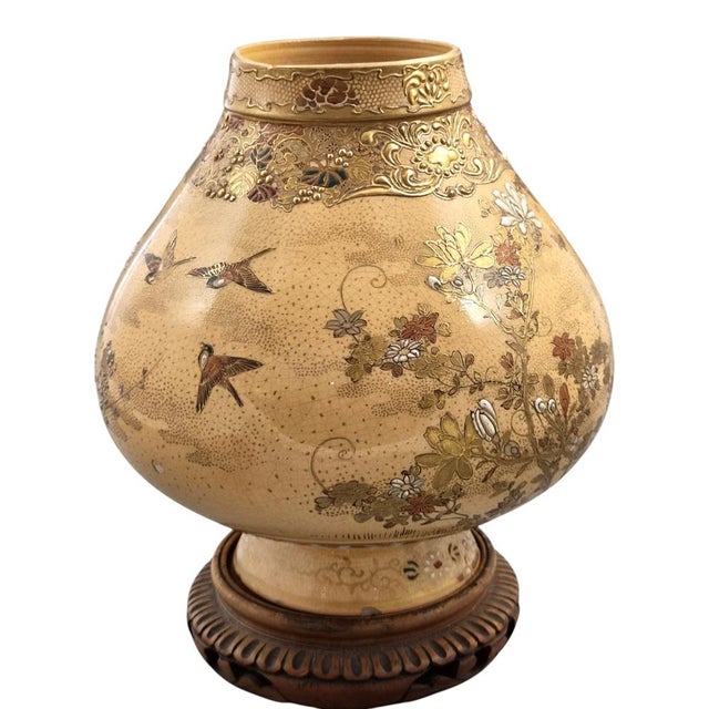 Ceramic Meiji Kyoto Satsuma Vase with Stand from Kinkōzan Workshop For Sale - Image 7 of 18