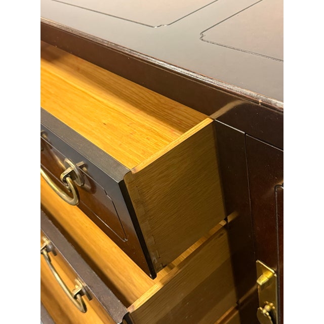 1980s White Fine Furniture Mahogany & Burl Mandarin Ming Chinoiserie Credenza For Sale - Image 5 of 12