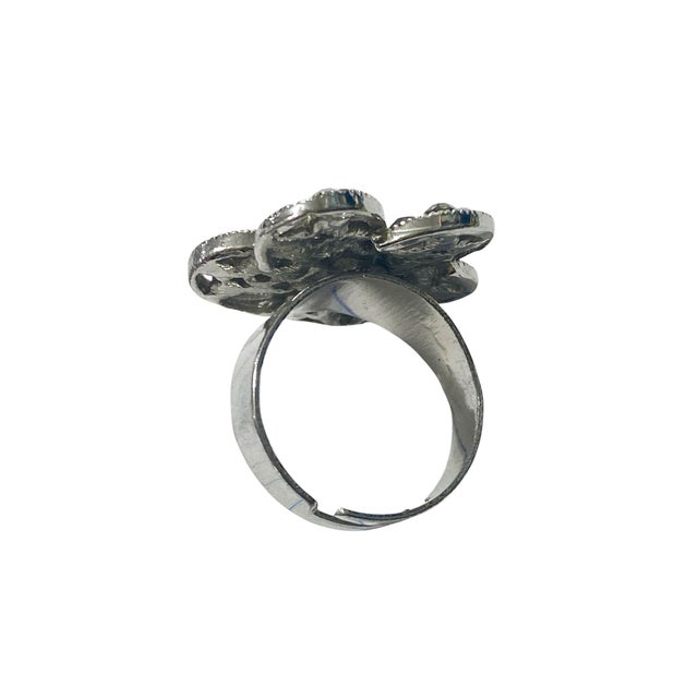 1950s Vintage Silver Tone Ring With Unique Flower Shape Size 7 Resizable For Sale - Image 5 of 5