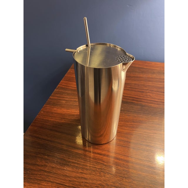 The item is new, never used. Unfortunately it does not have the original box. This piece has an attribution mark, I am...